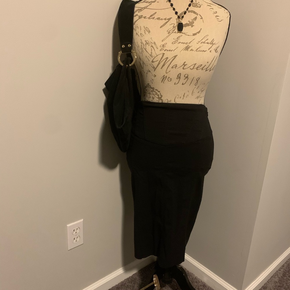 Black fitted skirt./ Express
